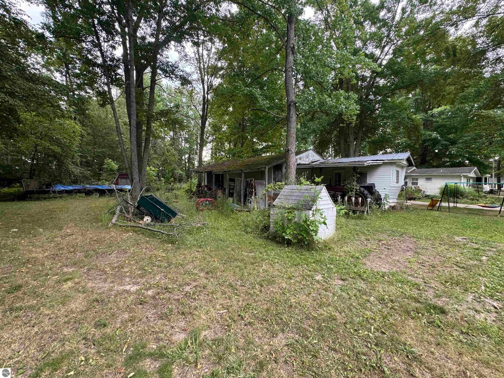 Image 5 of property listing at 7645 Windoga Lake Drive, Weidman, MI 48893