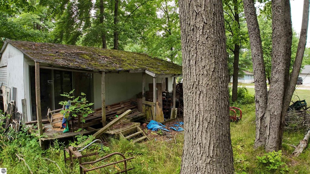 Image 7 of property listing at 7645 Windoga Lake Drive, Weidman, MI 48893