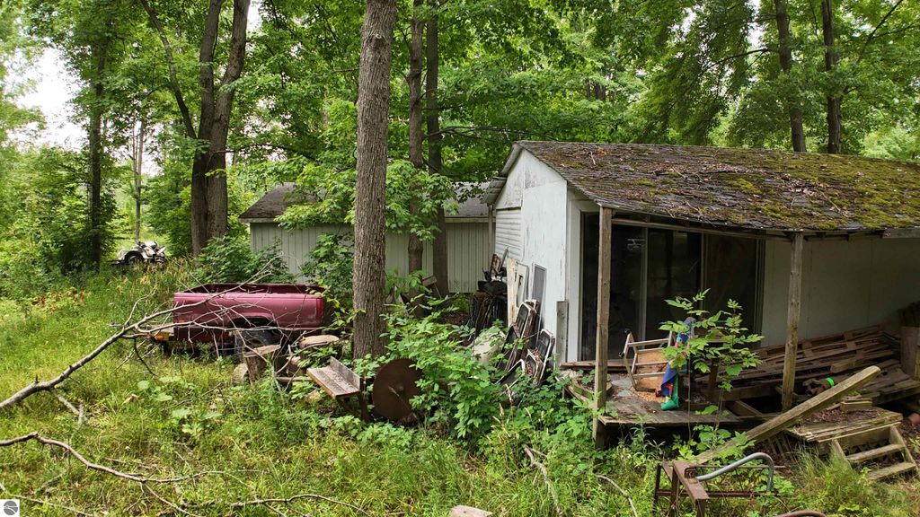 Image 8 of property listing at 7645 Windoga Lake Drive, Weidman, MI 48893