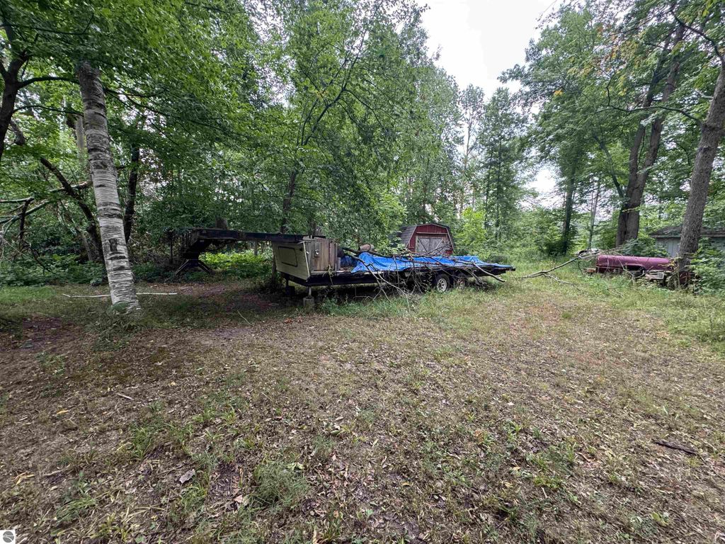Image 9 of property listing at 7645 Windoga Lake Drive, Weidman, MI 48893
