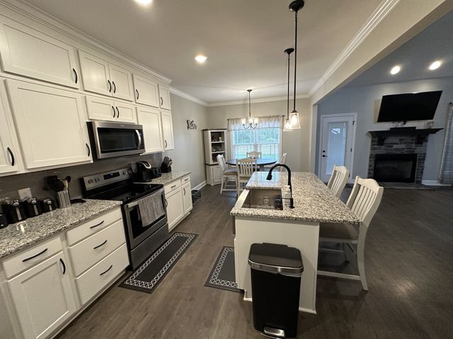 1922 Shield Dr, Clarksville, TN 37043