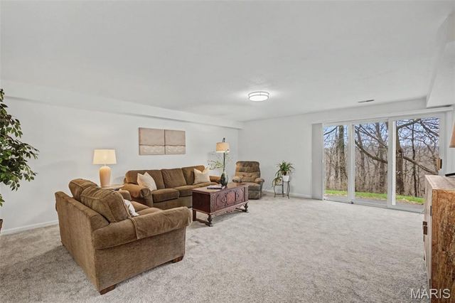 873 Woodside Trails Drive, Ballwin, MO 63021