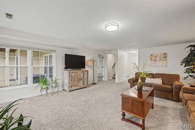 873 Woodside Trails Drive, Ballwin, MO 63021