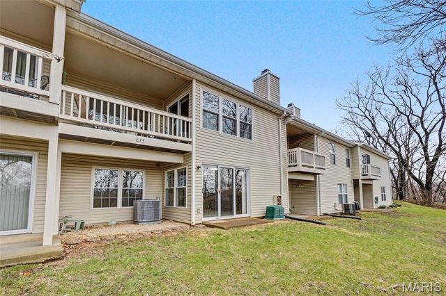 873 Woodside Trails Drive, Ballwin, MO 63021