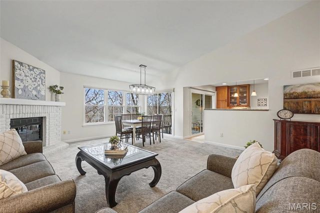 873 Woodside Trails Drive, Ballwin, MO 63021