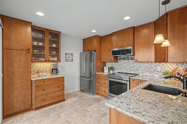 873 Woodside Trails Drive, Ballwin, MO 63021