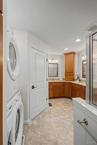 873 Woodside Trails Drive, Ballwin, MO 63021