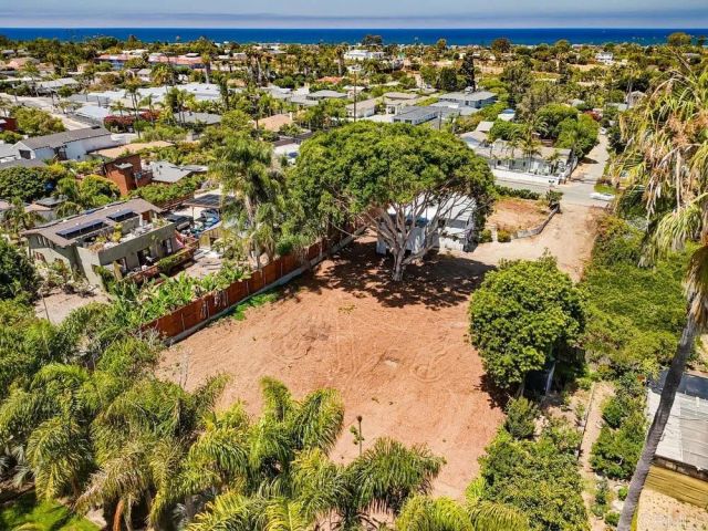 975 Urania Avenue, Encinitas, CA 92024