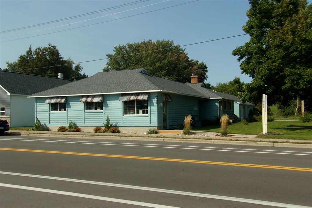 4990 Main Street, Onekama, MI 49675