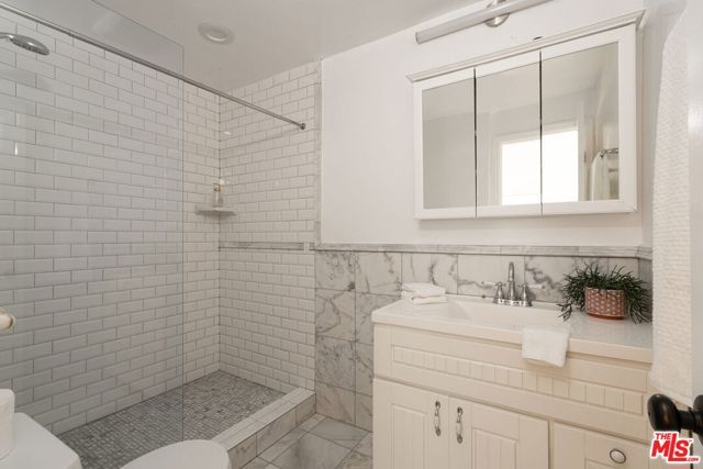 1917 11th Street 2, Santa Monica, CA 90404