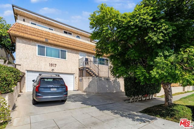 1917 11th Street 2, Santa Monica, CA 90404