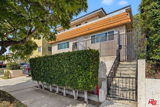 1917 11th Street 2, Santa Monica, CA 90404