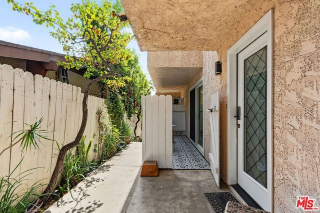 1917 11th Street 2, Santa Monica, CA 90404