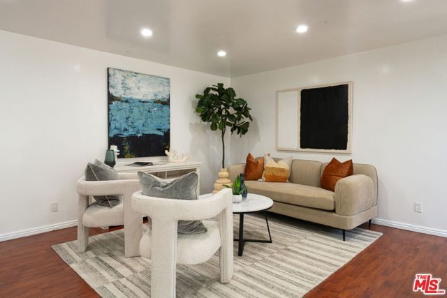 1917 11th Street 2, Santa Monica, CA 90404