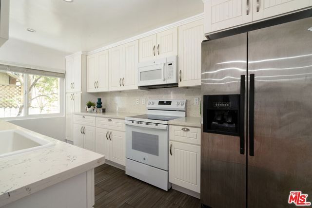 1917 11th Street 2, Santa Monica, CA 90404