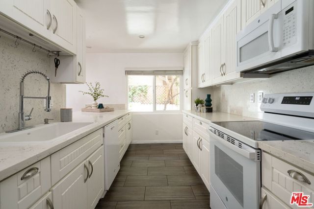 1917 11th Street 2, Santa Monica, CA 90404