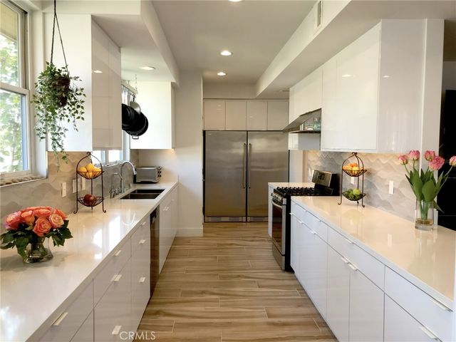 11700 Iowa Avenue 102, Los Angeles, CA 90025