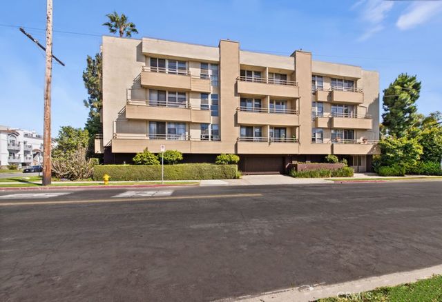 11700 Iowa Avenue 102, Los Angeles, CA 90025