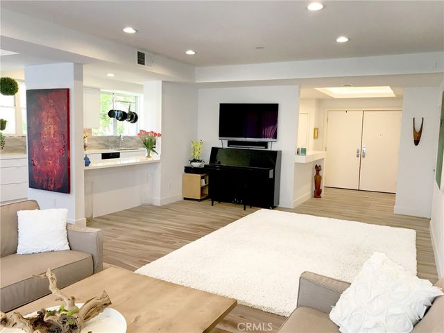 11700 Iowa Avenue 102, Los Angeles, CA 90025