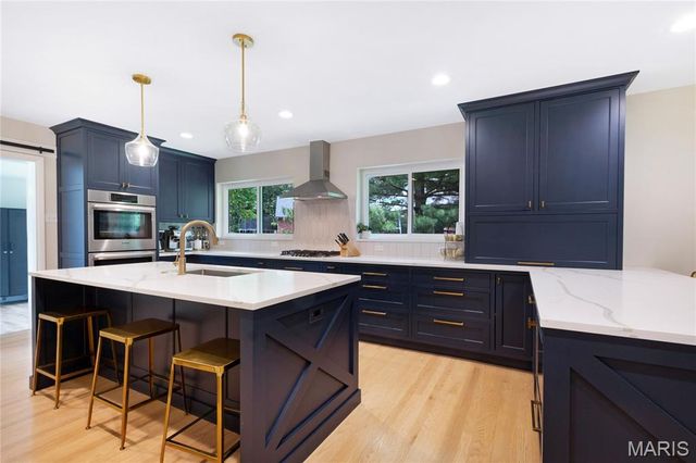 46 Grantwood Lane, Grantwood Village, MO 63123