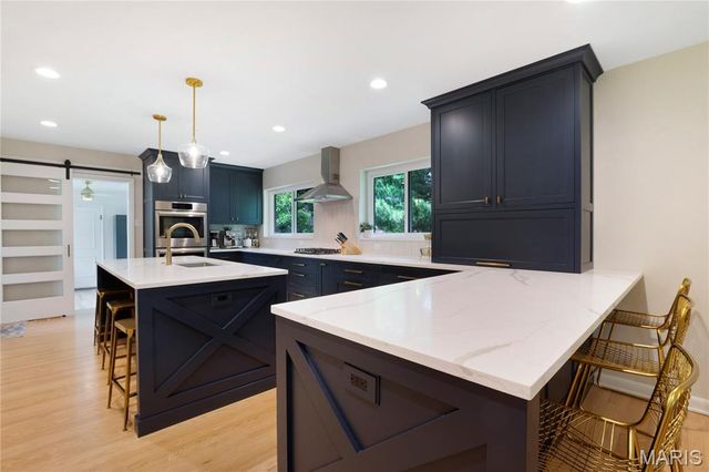 46 Grantwood Lane, Grantwood Village, MO 63123
