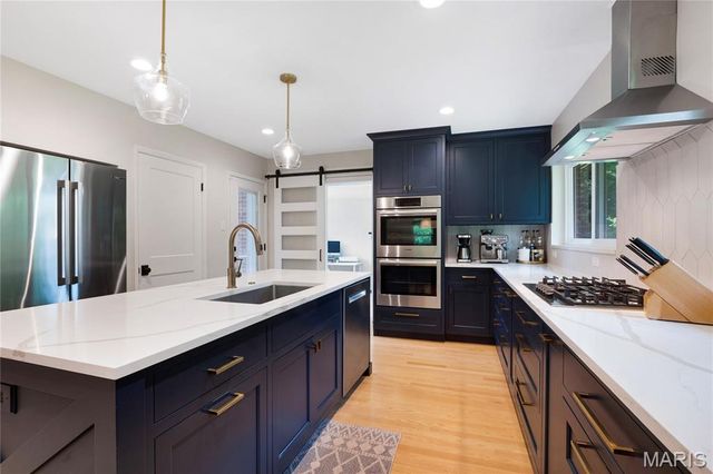 46 Grantwood Lane, Grantwood Village, MO 63123