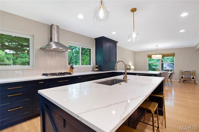 46 Grantwood Lane, Grantwood Village, MO 63123