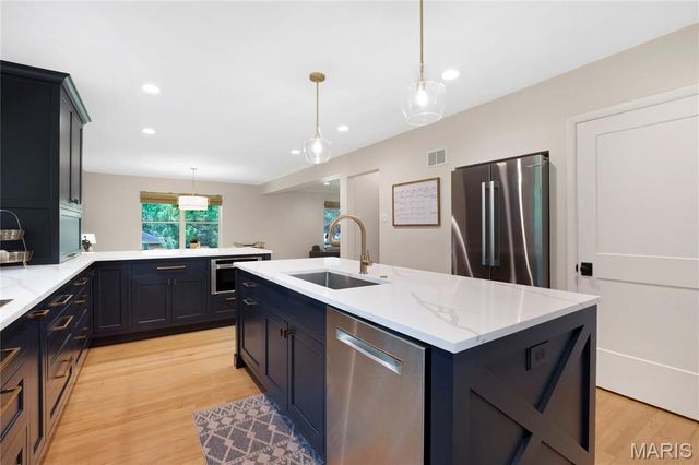 46 Grantwood Lane, Grantwood Village, MO 63123