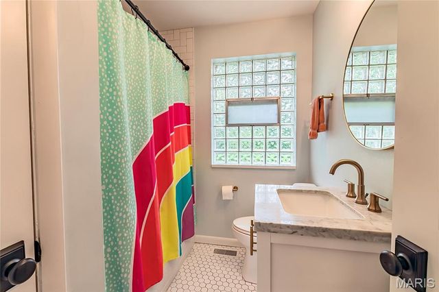 46 Grantwood Lane, Grantwood Village, MO 63123