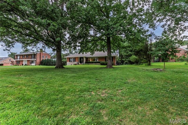 46 Grantwood Lane, Grantwood Village, MO 63123