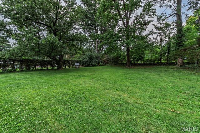 46 Grantwood Lane, Grantwood Village, MO 63123