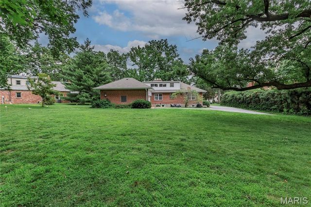 46 Grantwood Lane, Grantwood Village, MO 63123