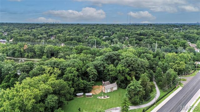46 Grantwood Lane, Grantwood Village, MO 63123