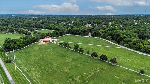 46 Grantwood Lane, Grantwood Village, MO 63123