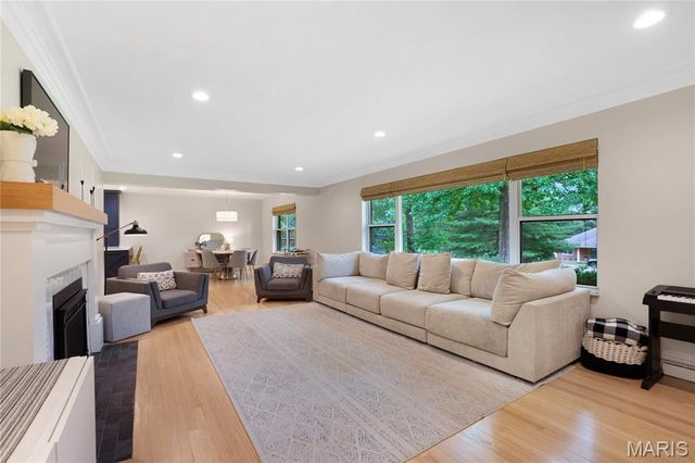 46 Grantwood Lane, Grantwood Village, MO 63123