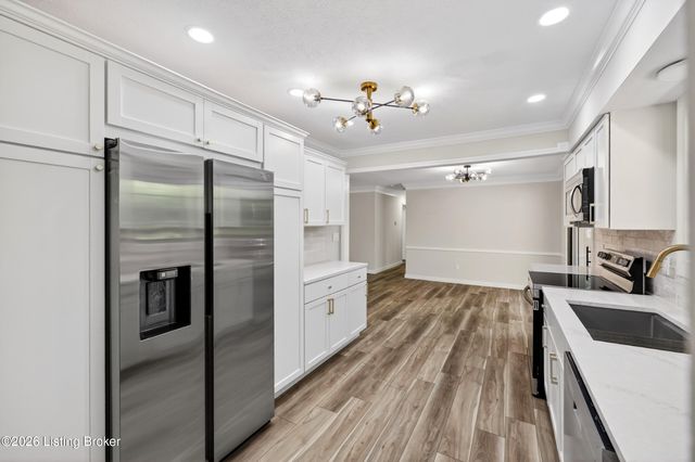 9206 Lakeridge Dr, Louisville, KY 40272