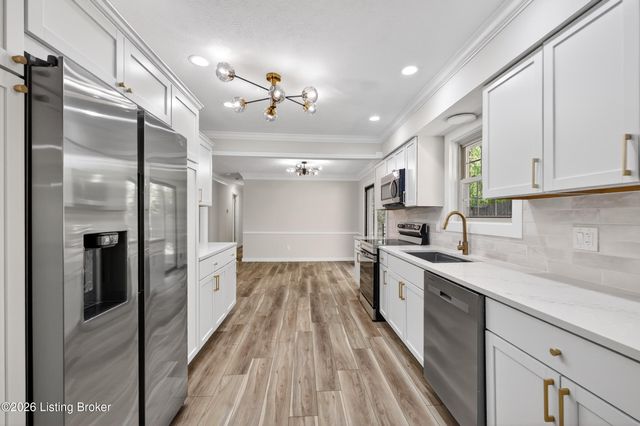 9206 Lakeridge Dr, Louisville, KY 40272