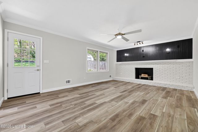 9206 Lakeridge Dr, Louisville, KY 40272