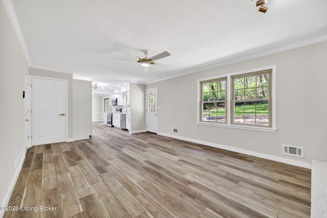 9206 Lakeridge Dr, Louisville, KY 40272