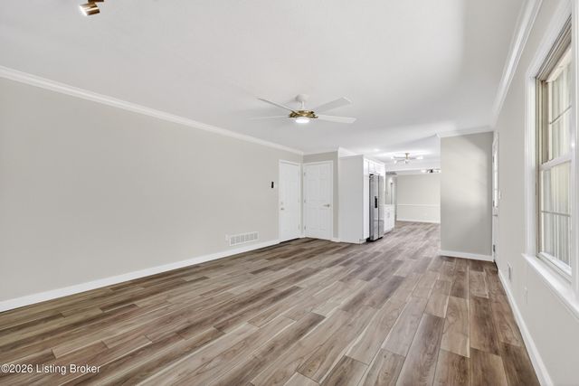 9206 Lakeridge Dr, Louisville, KY 40272