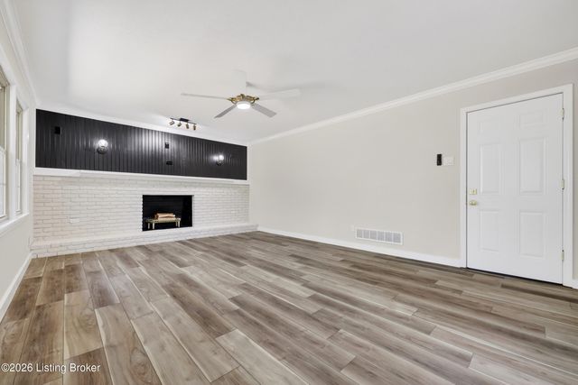 9206 Lakeridge Dr, Louisville, KY 40272