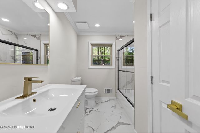 9206 Lakeridge Dr, Louisville, KY 40272