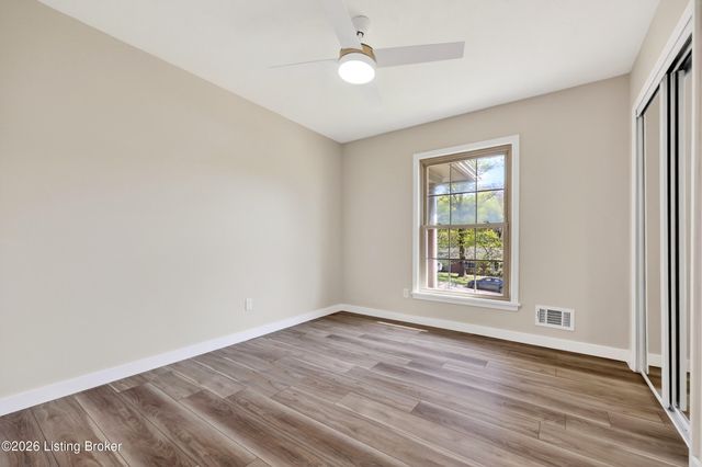 9206 Lakeridge Dr, Louisville, KY 40272