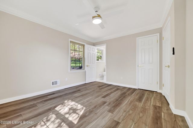 9206 Lakeridge Dr, Louisville, KY 40272