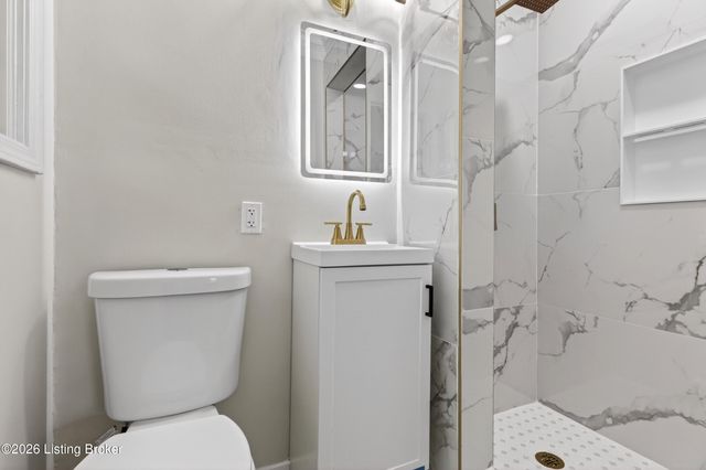 9206 Lakeridge Dr, Louisville, KY 40272