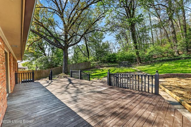 9206 Lakeridge Dr, Louisville, KY 40272