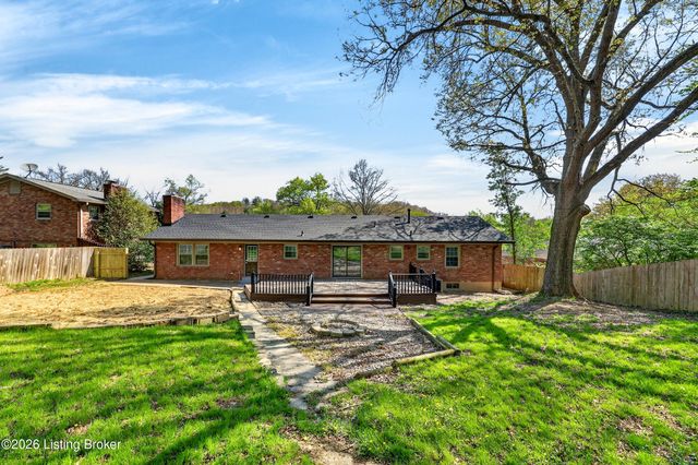 9206 Lakeridge Dr, Louisville, KY 40272