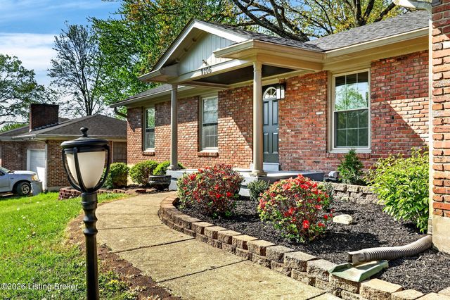 9206 Lakeridge Dr, Louisville, KY 40272