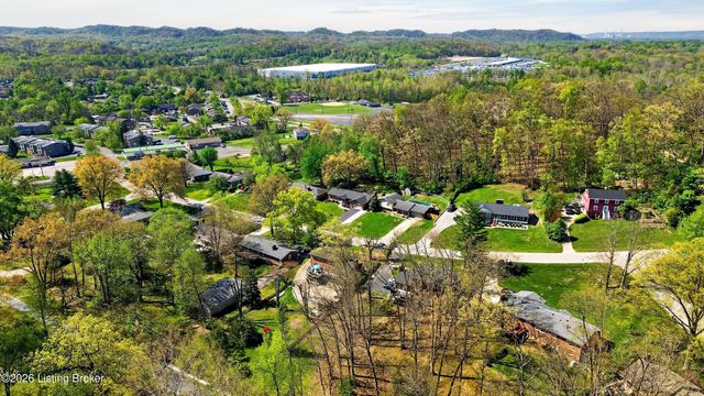 9206 Lakeridge Dr, Louisville, KY 40272