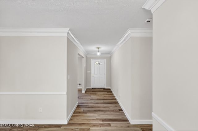 9206 Lakeridge Dr, Louisville, KY 40272